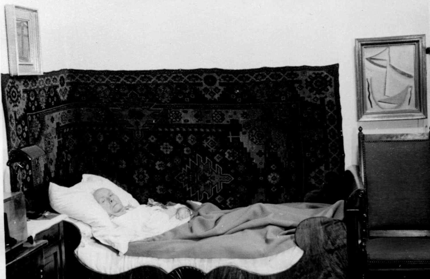 Alexej von Jawlensky, fast vollständig gelähmt in seinem Bett in der Beethovenstraße 9, 11. März 1939. Foto: Alexej von Jawlensky-Archiv Muralto ⁄ CH